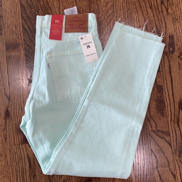 Levi’s wedgie fit high rise jeans. - Picture 2 of 5